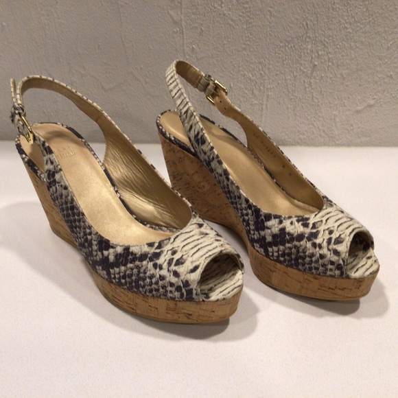 Stuart Weitzman Jean Peep Toe Wedge Sandal - Picture 4 of 13